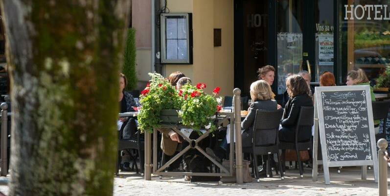 Déjeuner en terrasse