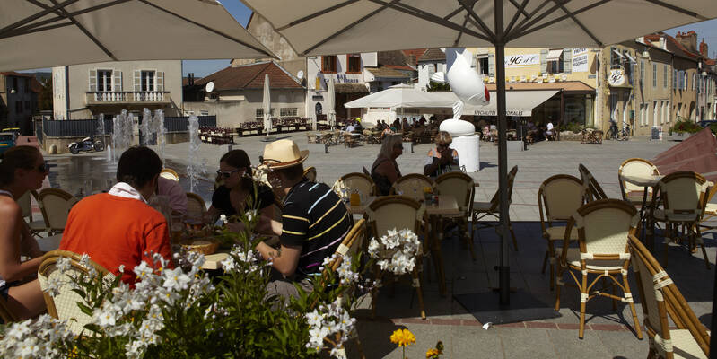 Chagny, pause gourmande en terrasse Place d'Armes 